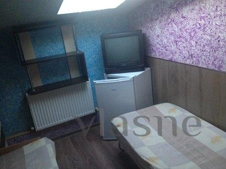 Room with 2 twin beds with bathroom on the floor, in the cou