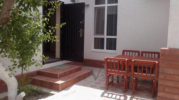 Rent 2-bedroom house with private courty, Yevpatoriya - günlük kira için daire