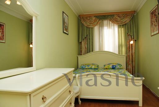 Daily rent one bedroom modern, stylish apartment for 4 peopl