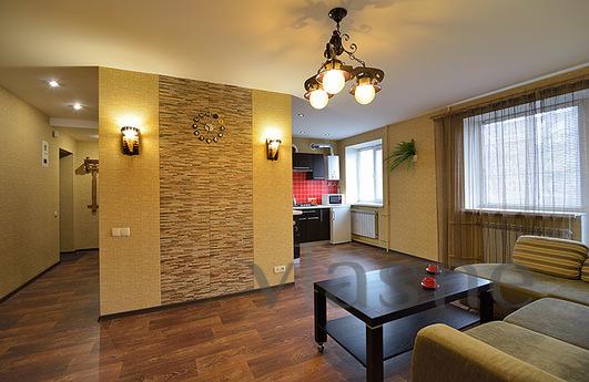 İki odalı, merkez, Yavornitskogo 8., Dnipro (Dnipropetrovsk) - günlük kira için daire