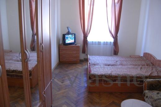 Квартира розташована в самому центрі Львова на маленькій тих