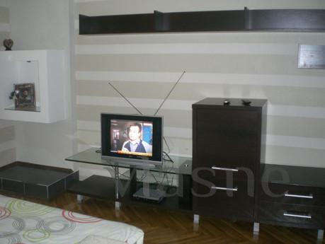 Уютная квартира с дизайнерским ремонтом, Киев - квартира посуточно