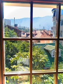 One room with panoramic view, Yalta - apartment by the day