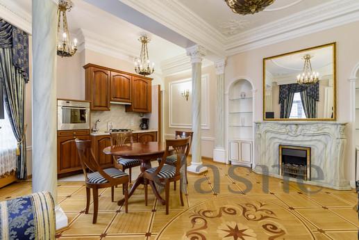 Cozy apartment in the very center, Санкт-Петербург - квартира подобово