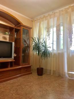 Двух комнатная квартира в самом центре Бердянска, в тихом дв