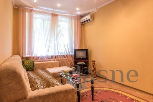 Cozy apartment 1 minute from metro, Kharkiv - apartment by the day