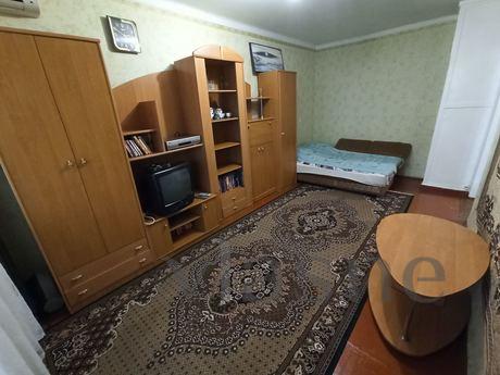 Sokakta, Chernomorsk 2 odalı daire kiralamak. Dancheko 1A, d