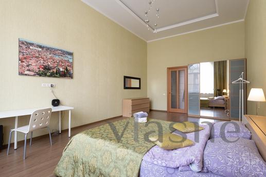A huge bright apartment on Pestel, 14, Saint Petersburg - mieszkanie po dobowo