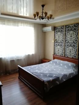 Benzer şekilde, 2 odalı bir daire sınıfı, Ivano-Frankivsk - günlük kira için daire