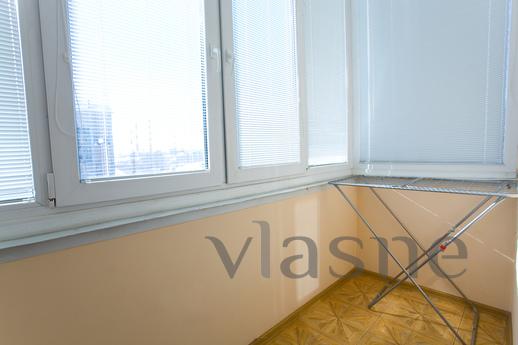 2 odalı daire yeni bir binada merkezine, Ivano-Frankivsk - günlük kira için daire