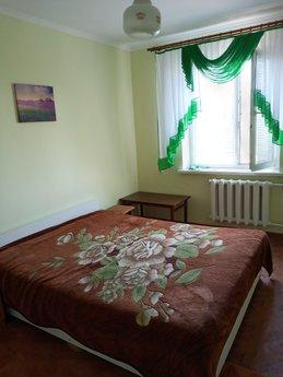 Rent inexpensive 3-bedroom apartment in the center of Zatoka