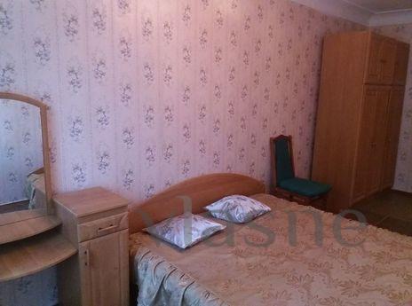 Знаходиться в 3 хв до моря та  Приморської набережної. Але м