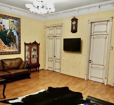 Apartments in the historic city center, Odessa - günlük kira için daire