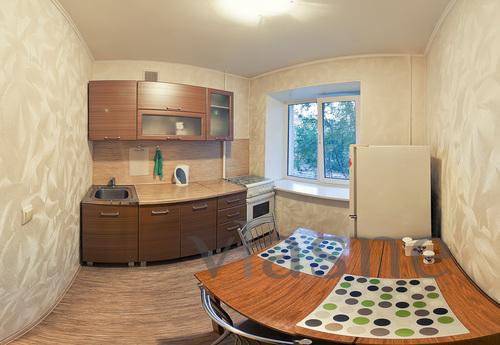 One bedroom apartment on the subway line, Novosibirsk - günlük kira için daire