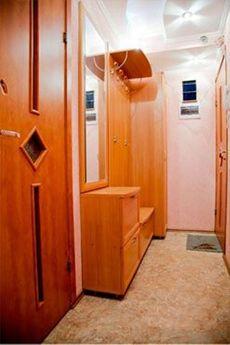 1 bedroom at night on the street, Michur, Samara - günlük kira için daire