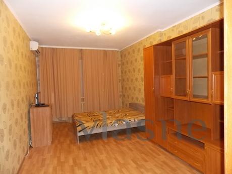 2-bedroom apartment on the night, Samara - günlük kira için daire
