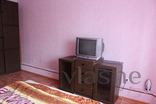 Sunny apartment in new house, Surgut - apartment by the day