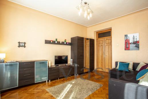 2-х комнатная квартира в центральном районе Киева.
Адрес - у