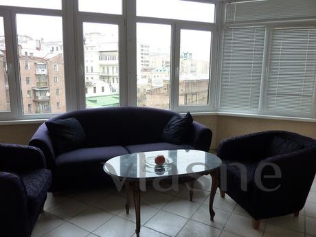 expensive and stilno.4 room, Kyiv - mieszkanie po dobowo