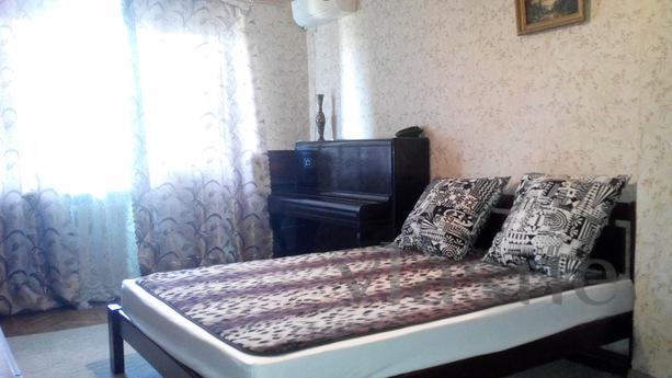 Однокімнатна квартира подобово в центрі Дніпропетровська - п
