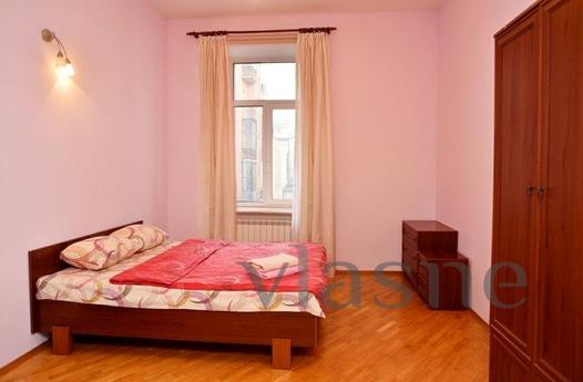 Two-bedroom apartment in the center of K, Kyiv - apartment by the day