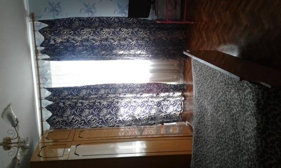 Здам посуточно квартиру в хорошем- тихом районе, сем минут д