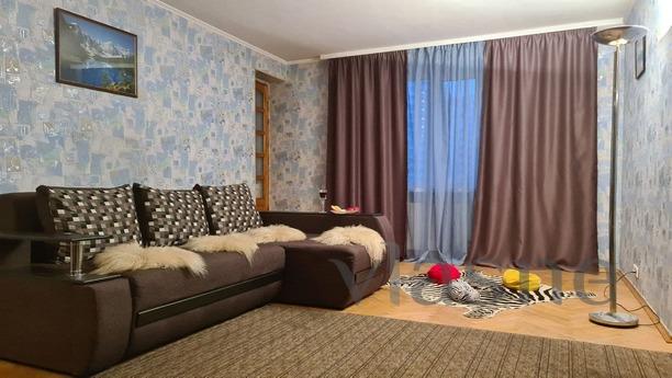 Spacious 3-room apartment, Poznyaki, Kyiv - apartment by the day