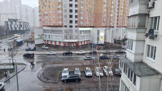Przestronny 3-pokojowy apartament, Poznyaki, Kyiv - mieszkanie po dobowo