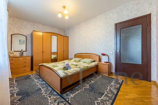 Dikkatinize Kiev'de toplam 98 m2 alana sahip, günlük kiralık