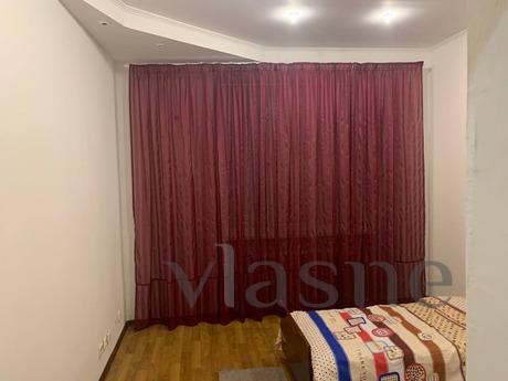 Rent a cozy, large apartment with high ceilings 56 m, near t