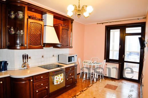 Luxurious 2 bedroom apartment, Yekaterinburg - günlük kira için daire