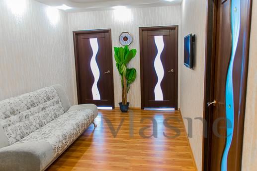 Large, bright, one bedroom apartment, Yekaterinburg - günlük kira için daire