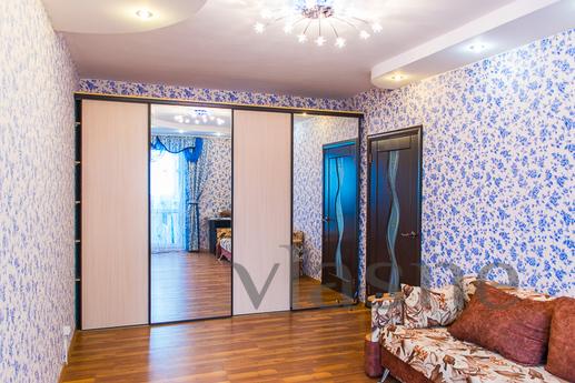 Large, bright, one bedroom apartment, Yekaterinburg - günlük kira için daire