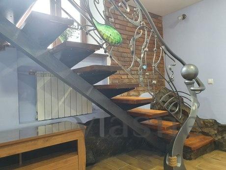 Двухуровневая квартира в Центре, Бердянск - квартира посуточно