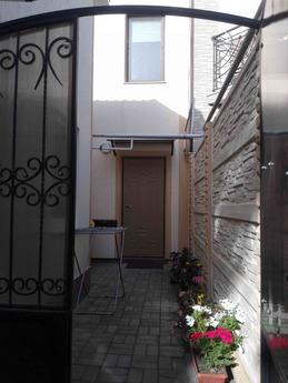 Сдам небольшой уютный дом по ул. Пушкина, Евпатория - квартира посуточно