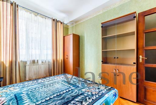 Three bedroom apartment, Ростов-на-Дону - квартира подобово