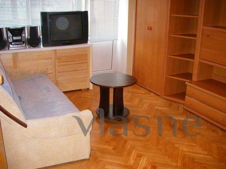 Center of the city renovated sleeps 4, Kyiv - apartment by the day