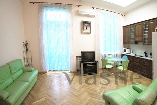 2-bedroom apartment on the day., Kemerovo - günlük kira için daire