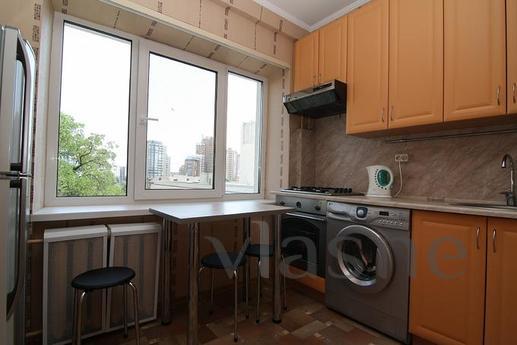 The apartment is the business level in T, Tyumen - günlük kira için daire