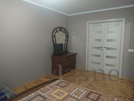 2 bedroom apartment on Krasnoarmeyskaya, Rostov-on-Don - günlük kira için daire