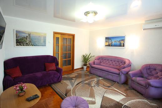 Comfortable 3-bedroom apartment for holiday rent. All rooms 