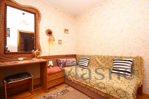3-bedroom. Apartment - 15 min. to the se, Yevpatoriya - apartment by the day