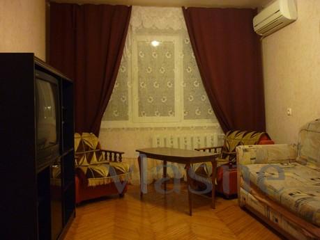 3 bedrooms. apartment in the center of the city, street. Gav