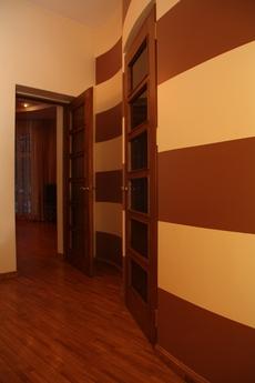 Merkezde dört kişilik bir yatak odası, Lviv - günlük kira için daire