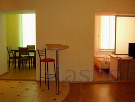 2-bedroom apartment in Omsk, Omsk - günlük kira için daire