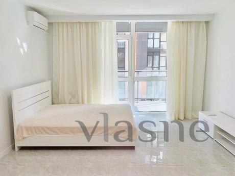 A spacious, bright studio for rent near Ocean Plaza in the F
