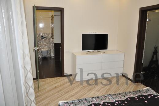 Beautiful 2 bedroom apartment, Odessa - apartment by the day
