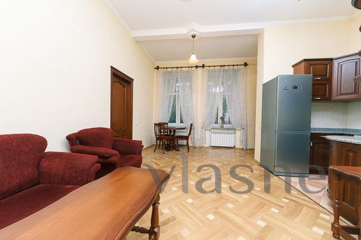 Apartment in the center, Kyiv - apartment by the day