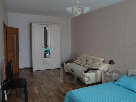 Stylish apartment with king bed, Krasnodar - günlük kira için daire