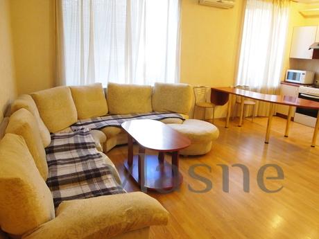REPAIR 2012.! 2-room apartment is located at ul. Heroes of S
